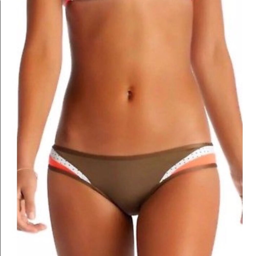 Vitamin A California Cut Perforated Bottom Medium